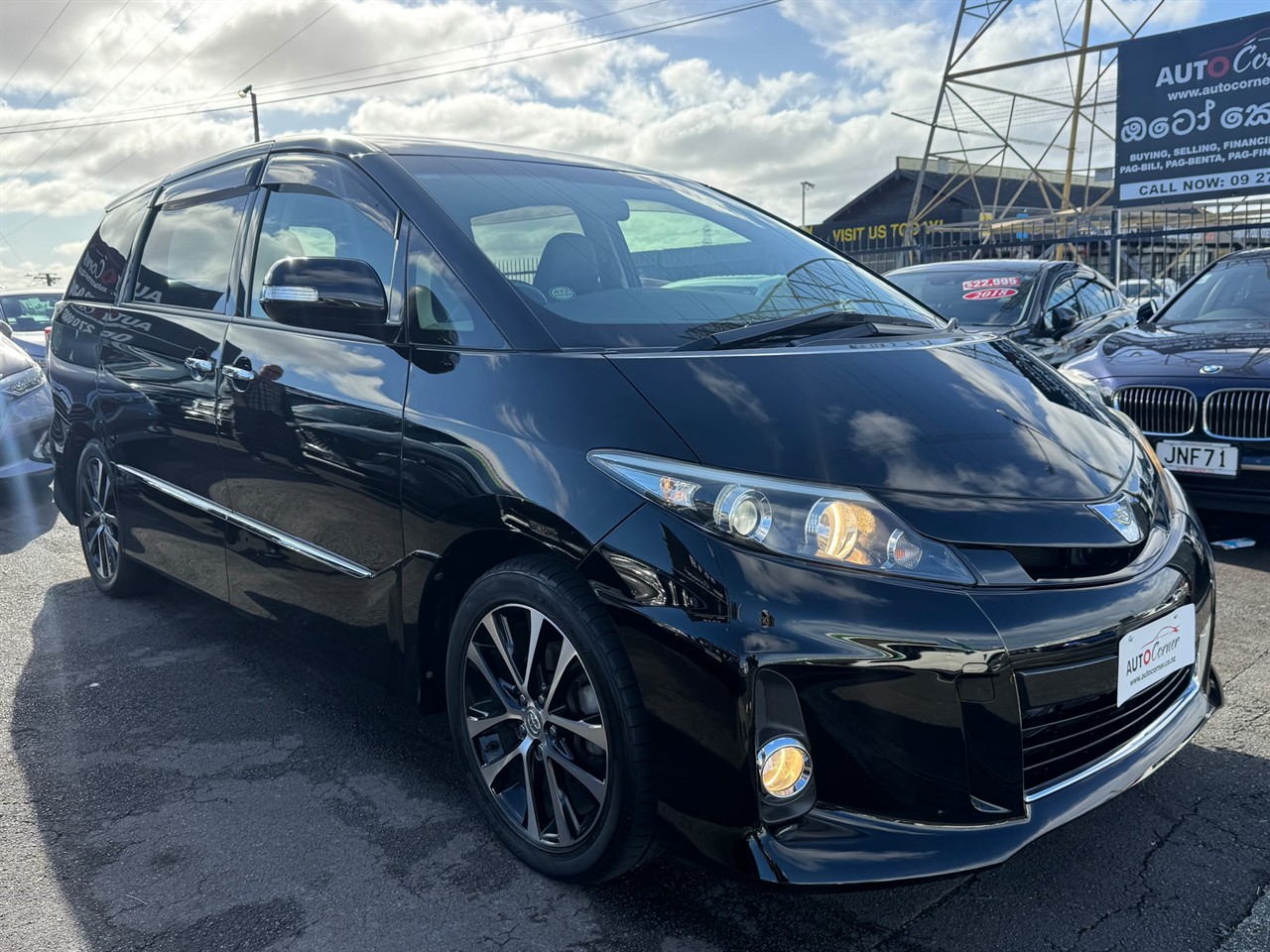 2015 Toyota Estima thumbnail