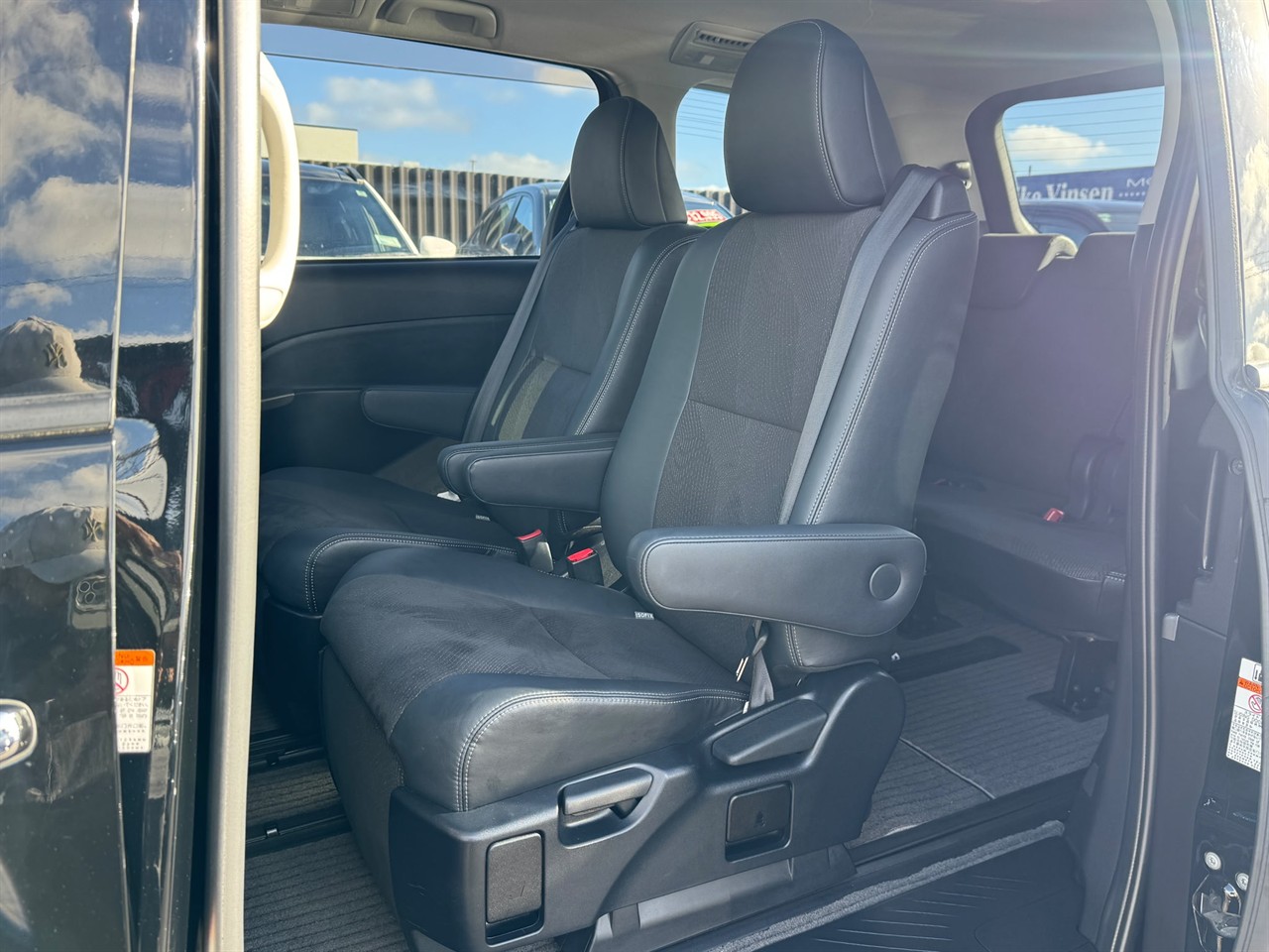 2015 Toyota Estima thumbnail