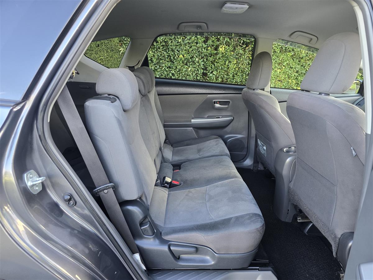 2014 Toyota Prius thumbnail