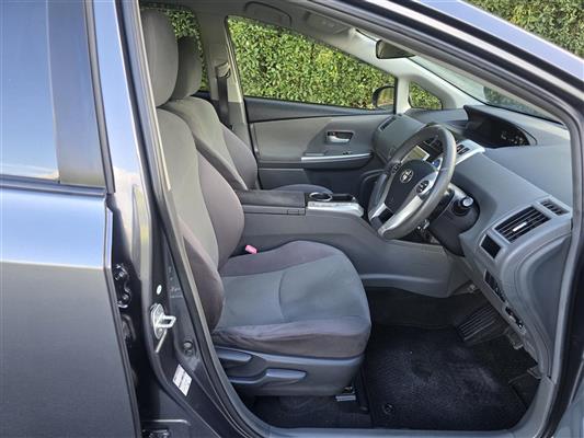 2014 Toyota Prius thumbnail