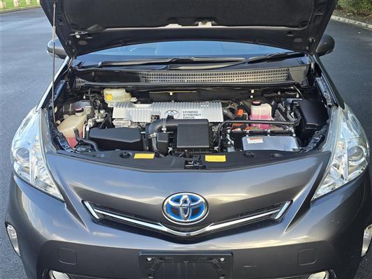 2014 Toyota Prius thumbnail