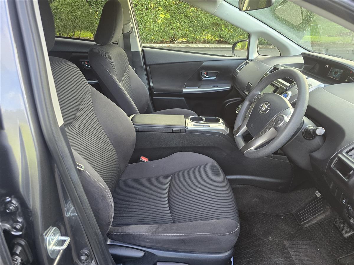 2015 Toyota Prius thumbnail