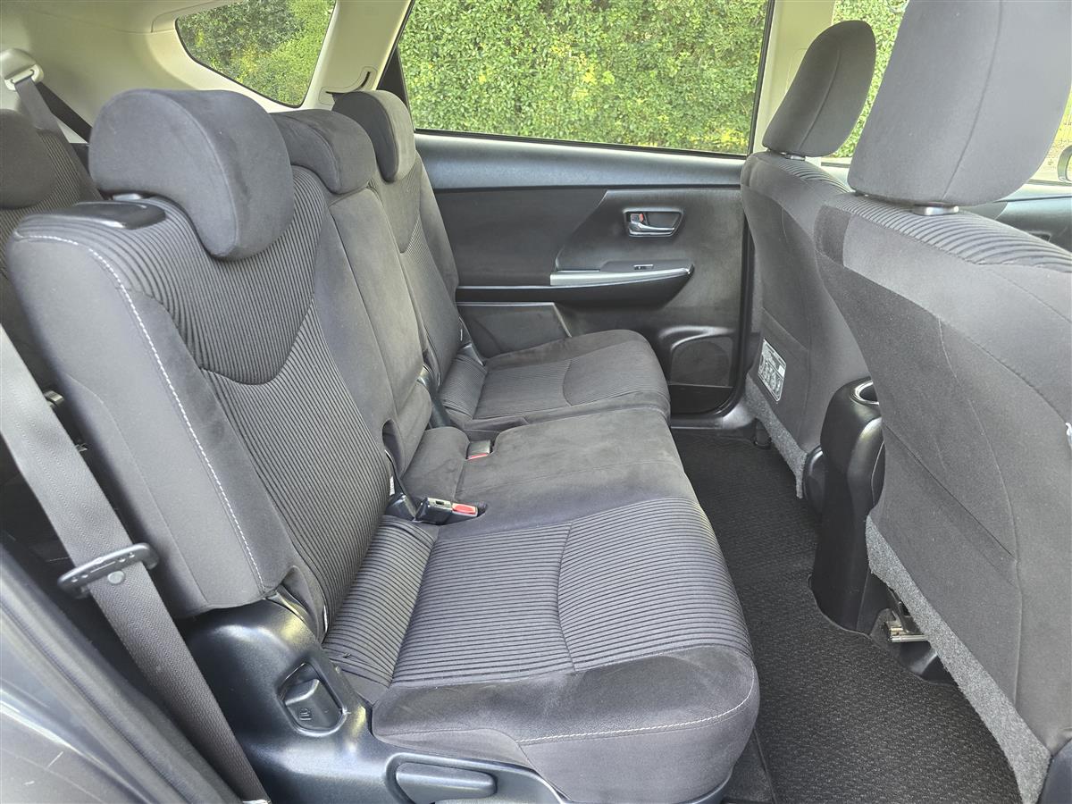 2015 Toyota Prius thumbnail