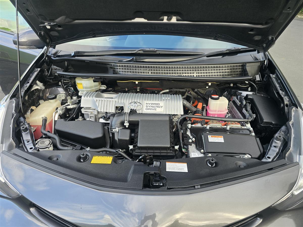 2015 Toyota Prius thumbnail