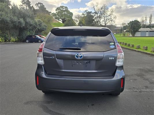 2015 Toyota Prius thumbnail