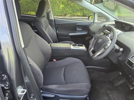 2015 Toyota Prius thumbnail