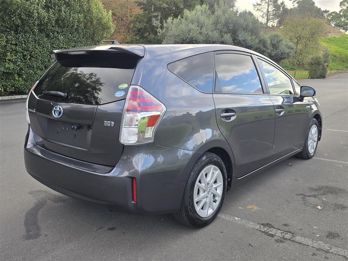 2015 Toyota Prius thumbnail