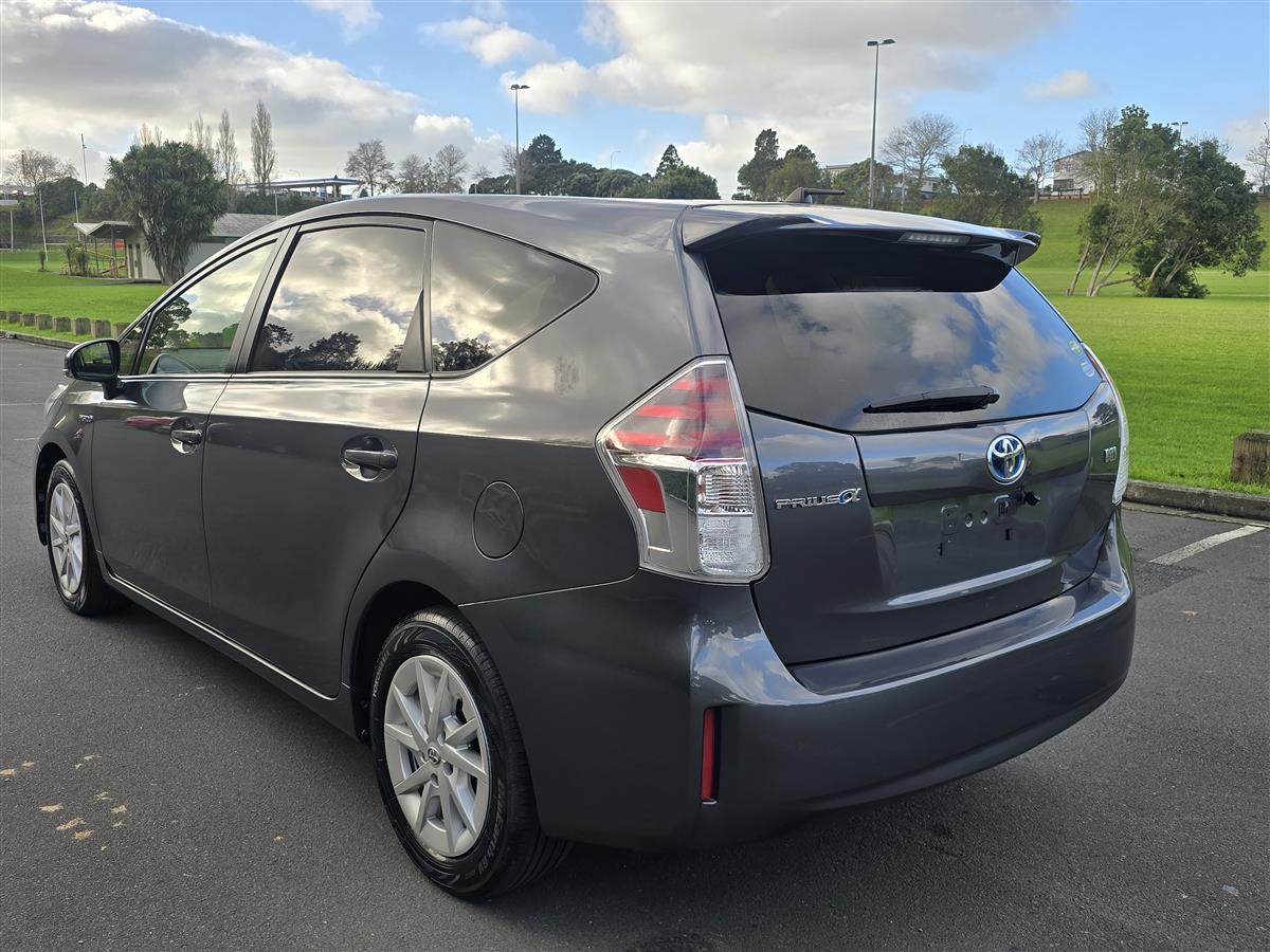 2015 Toyota Prius thumbnail