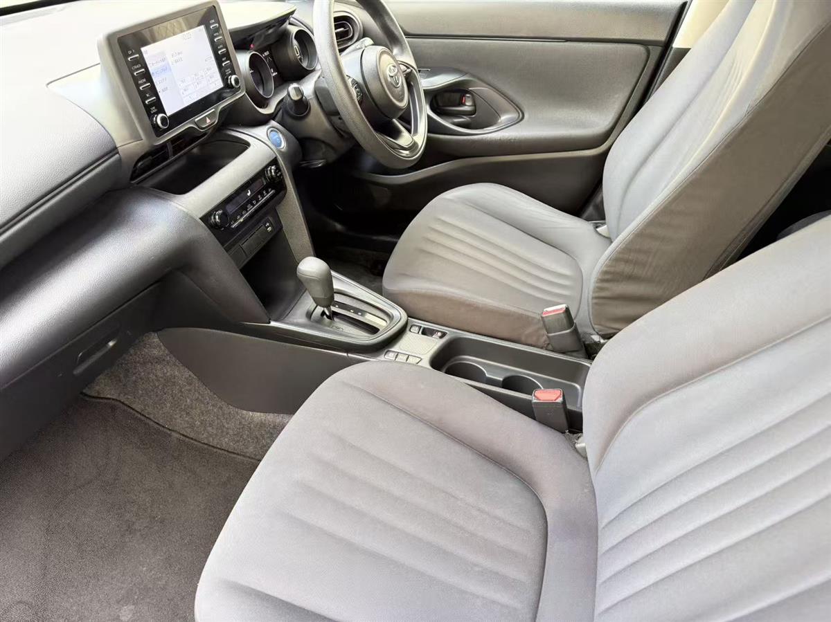 2022 Toyota Yaris thumbnail