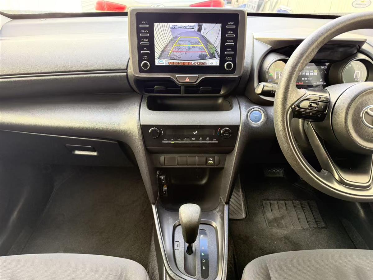2022 Toyota Yaris thumbnail