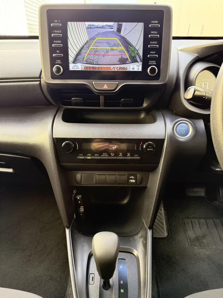 2022 Toyota Yaris thumbnail