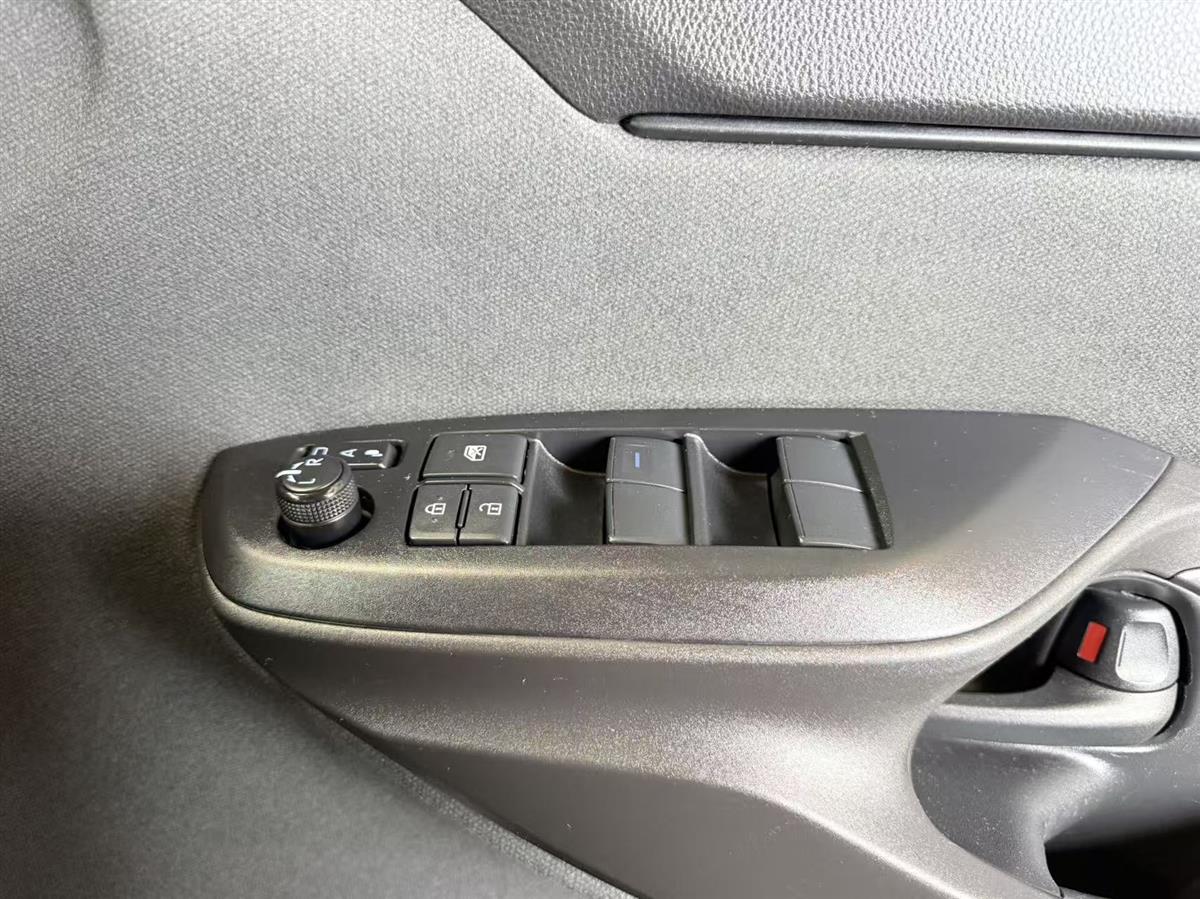 2022 Toyota Yaris thumbnail