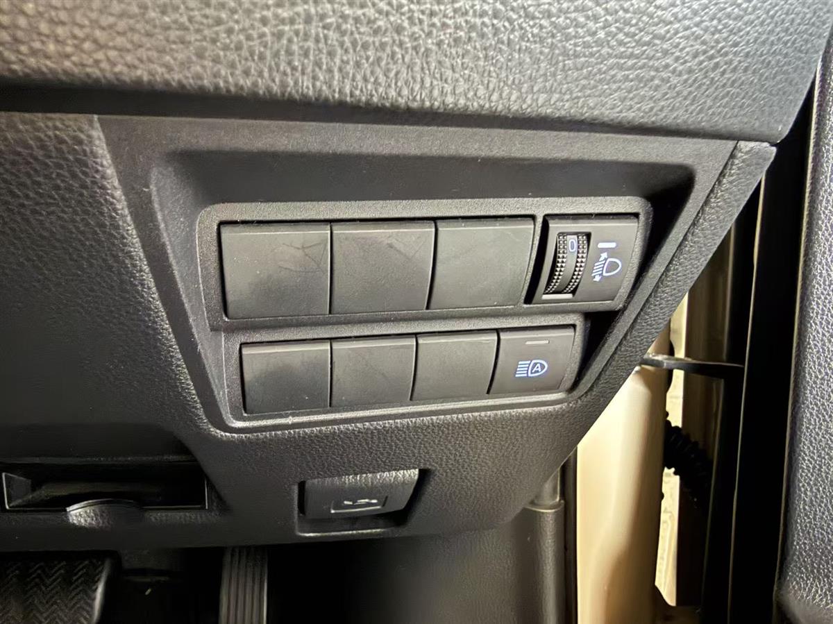 2022 Toyota Yaris thumbnail