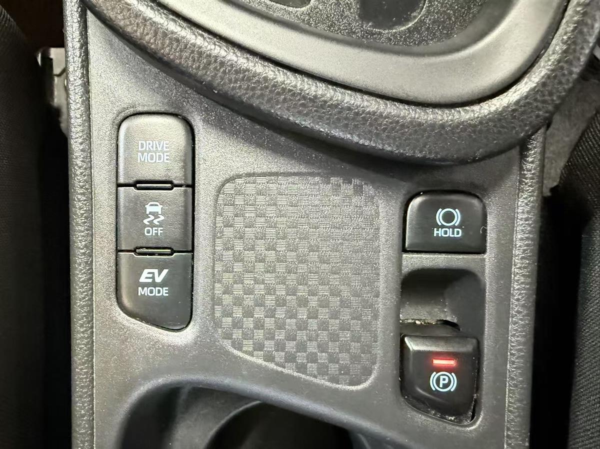 2022 Toyota Yaris thumbnail