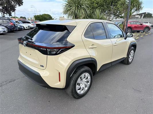 2022 Toyota Yaris thumbnail