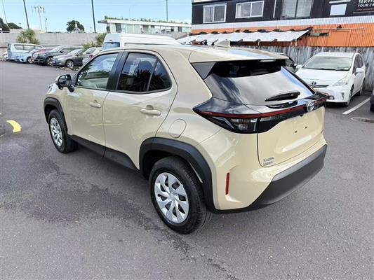 2022 Toyota Yaris thumbnail