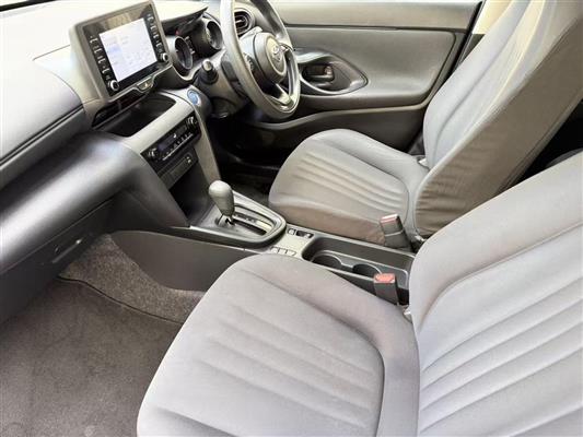 2022 Toyota Yaris thumbnail