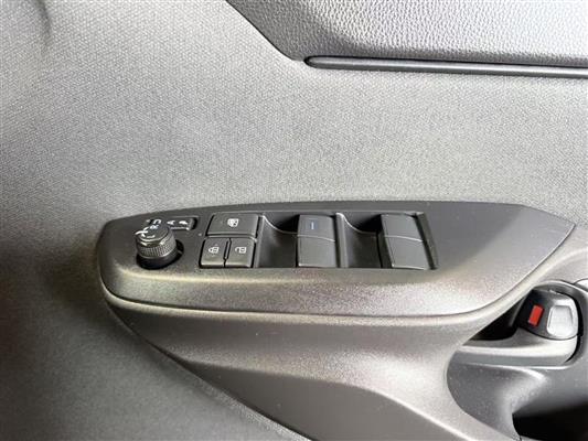 2022 Toyota Yaris thumbnail