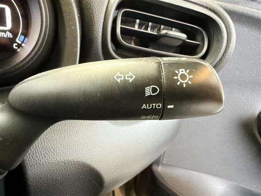 2022 Toyota Yaris thumbnail