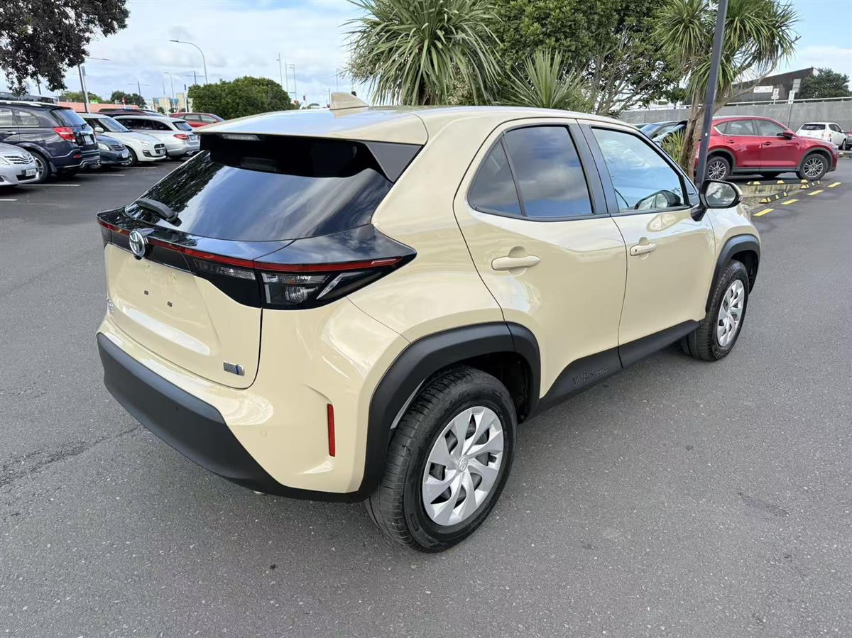 2022 Toyota Yaris thumbnail