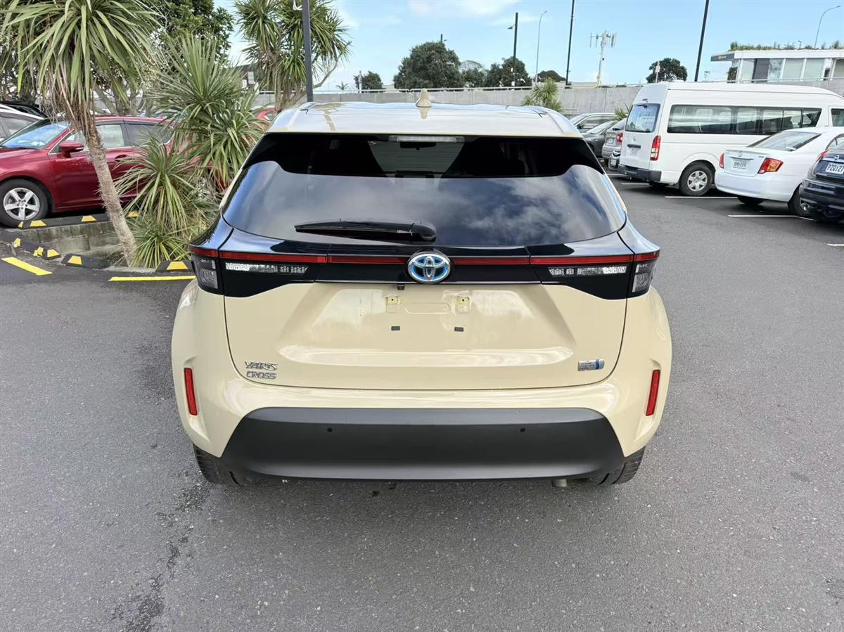 2022 Toyota Yaris thumbnail