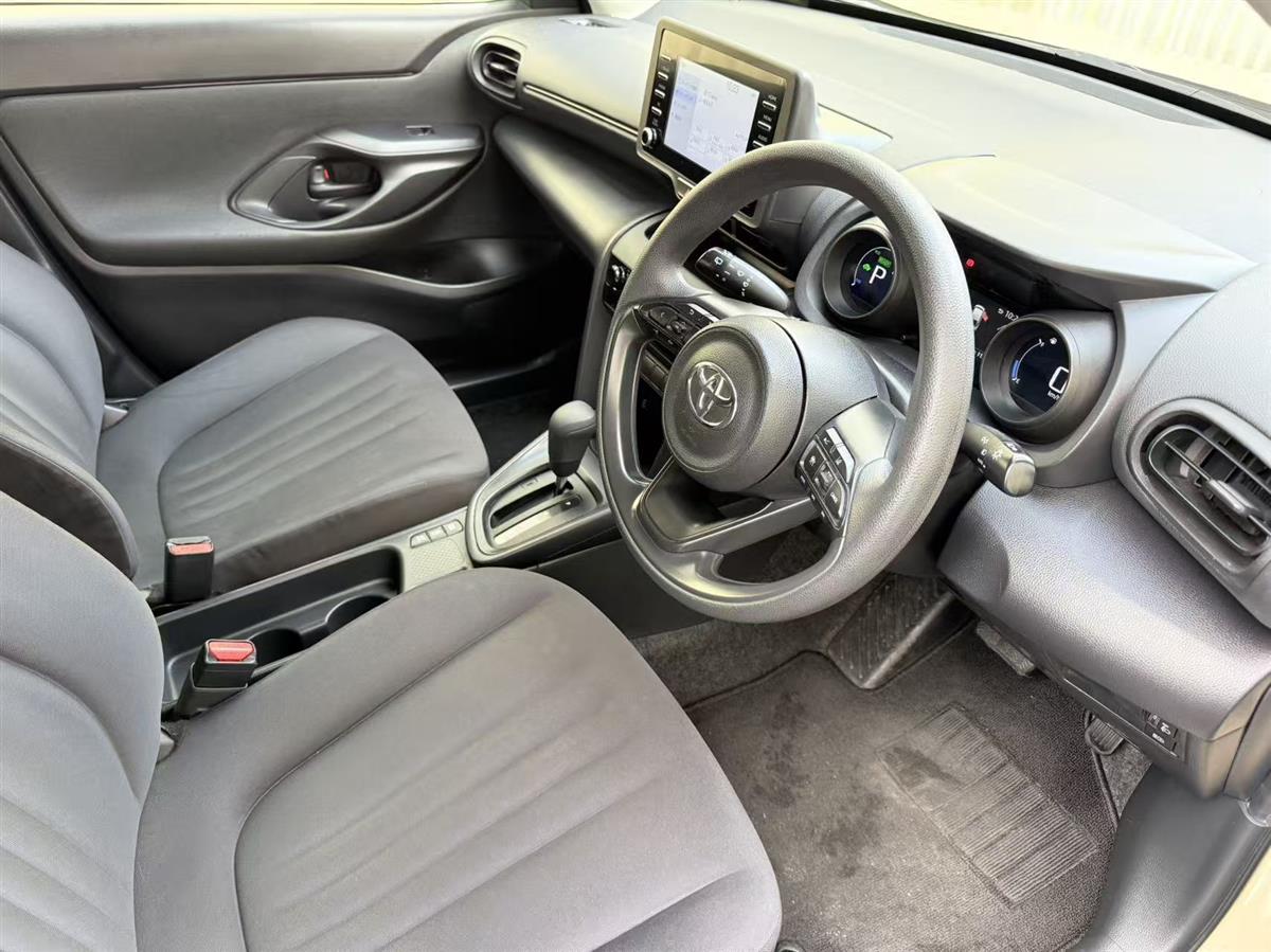 2022 Toyota Yaris thumbnail