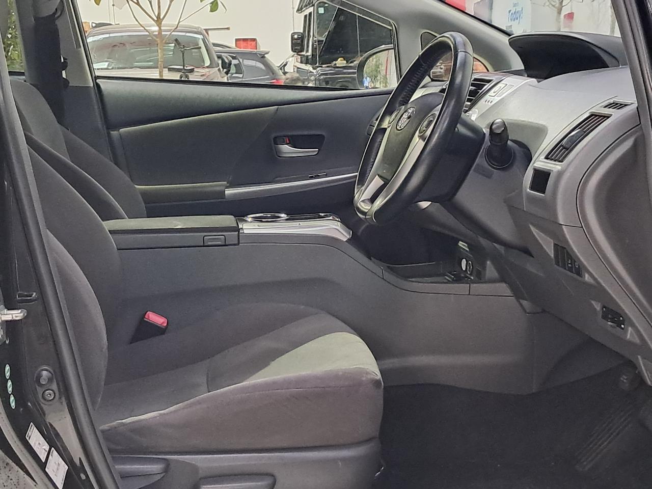 2012 Toyota Prius thumbnail