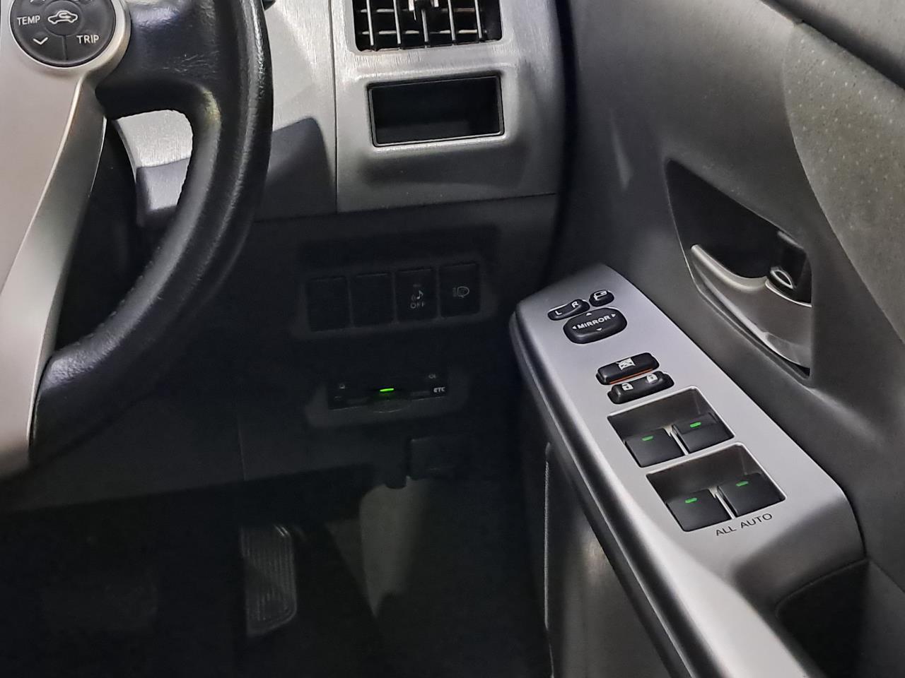 2012 Toyota Prius thumbnail