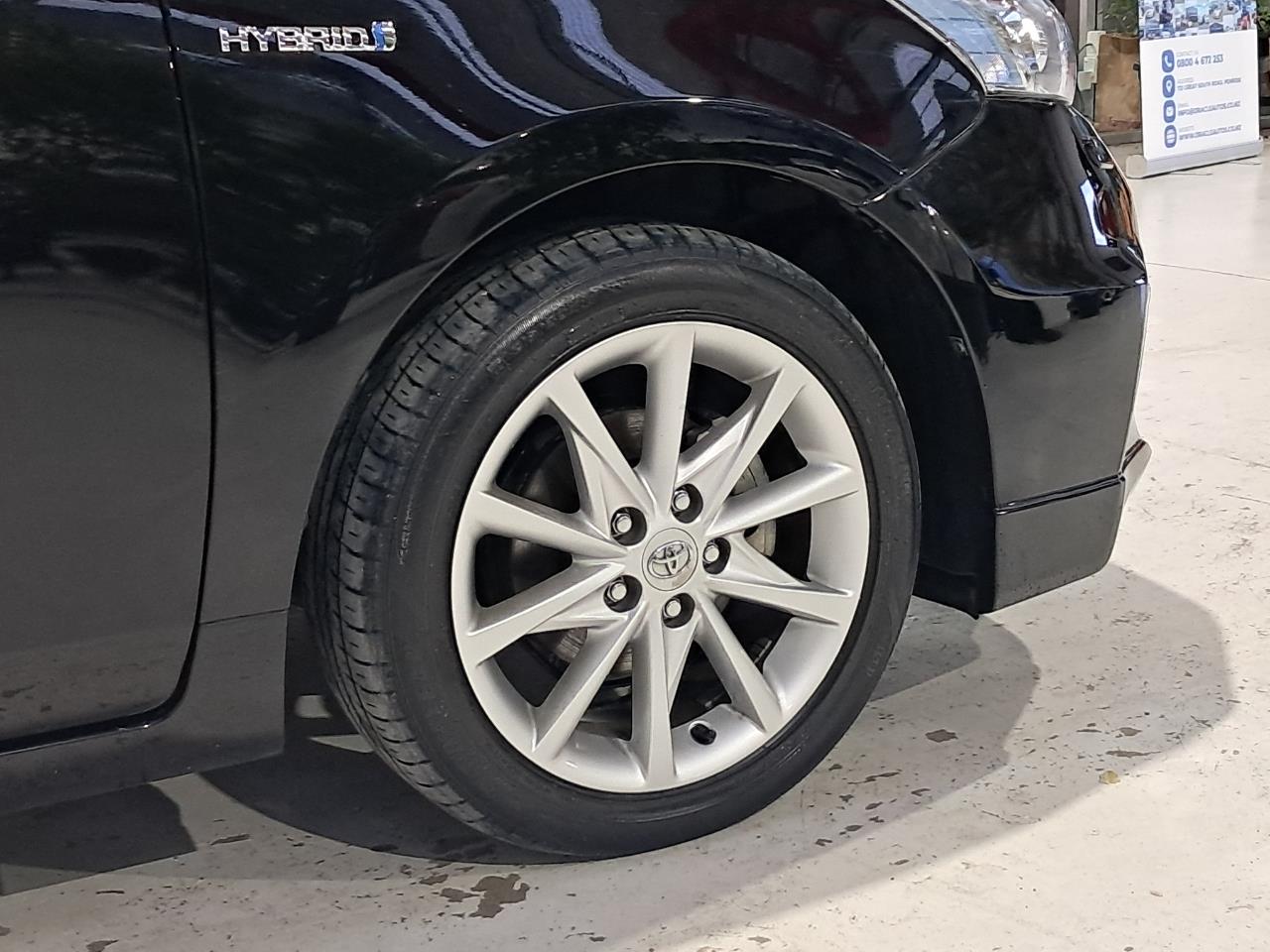 2012 Toyota Prius thumbnail
