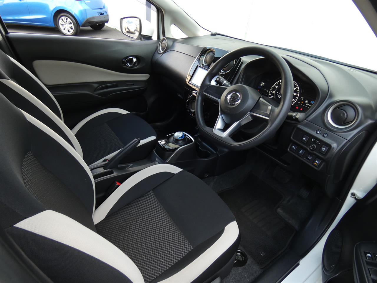 2021 Nissan NOTE thumbnail