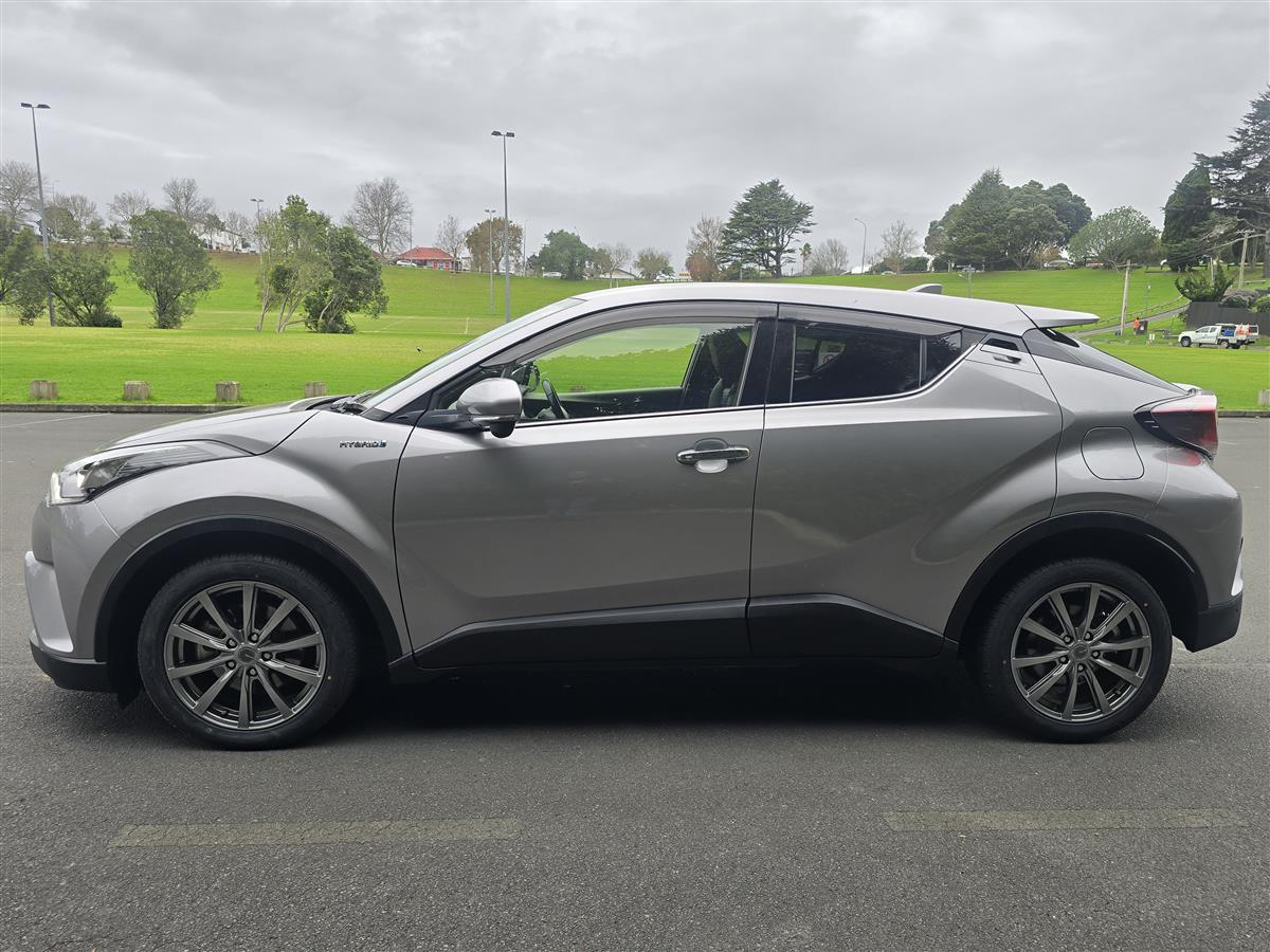 2018 Toyota C-HR thumbnail