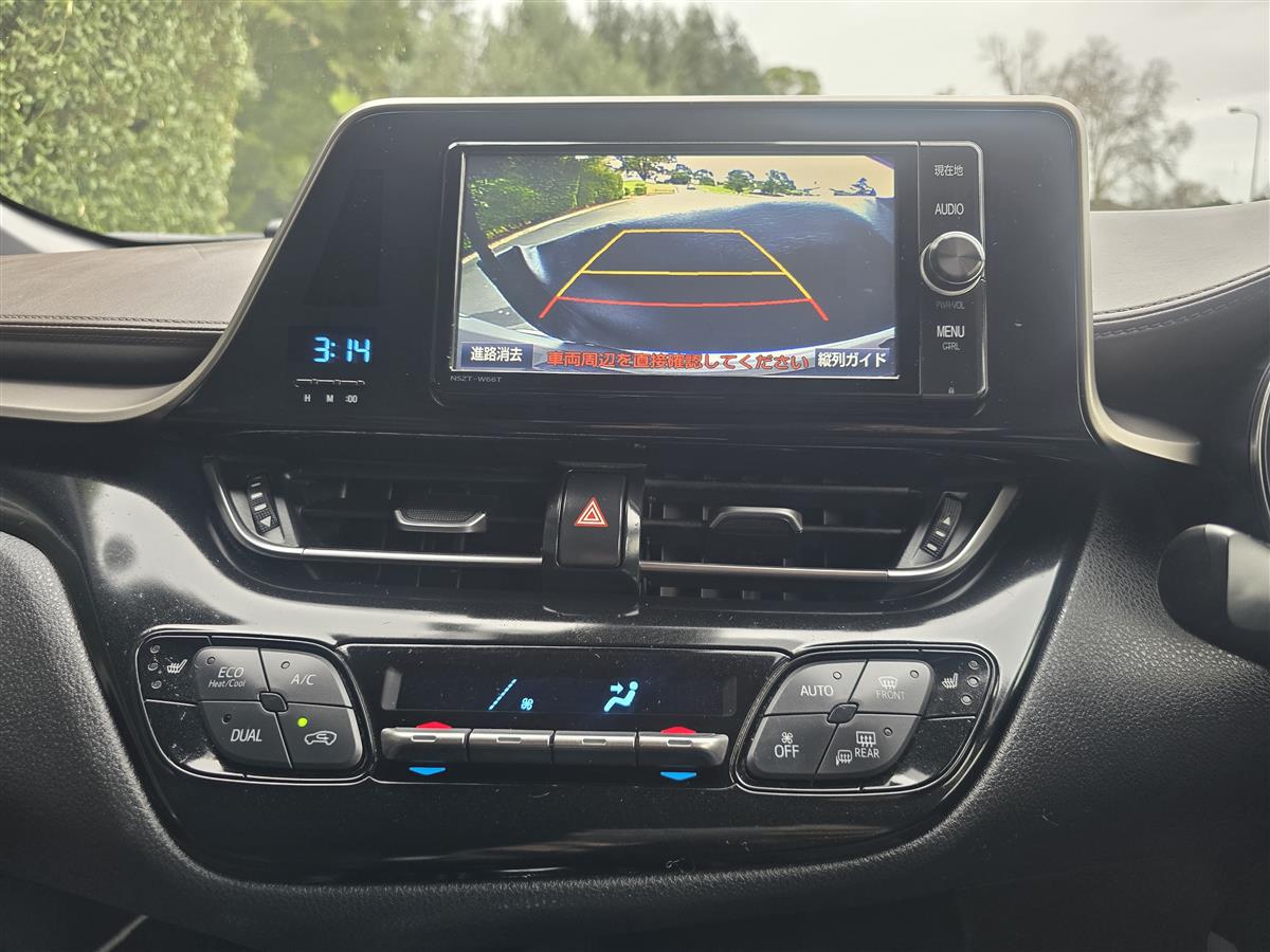2018 Toyota C-HR thumbnail