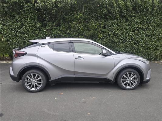 2018 Toyota C-HR thumbnail