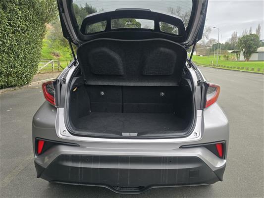 2018 Toyota C-HR thumbnail