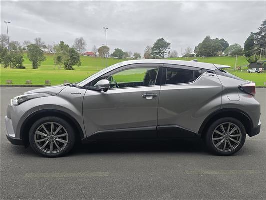 2018 Toyota C-HR thumbnail
