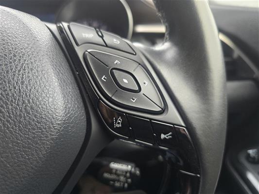 2018 Toyota C-HR thumbnail