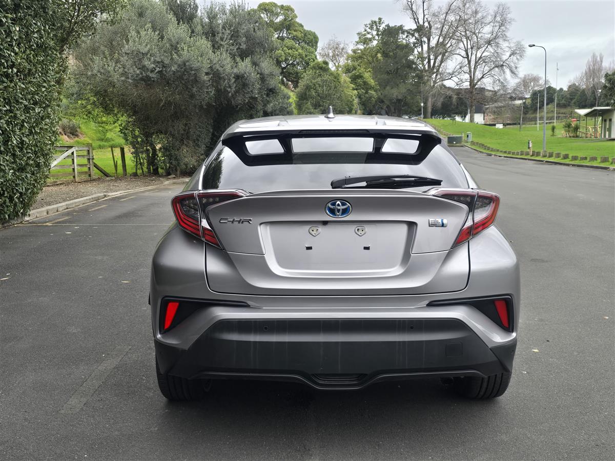 2018 Toyota C-HR thumbnail