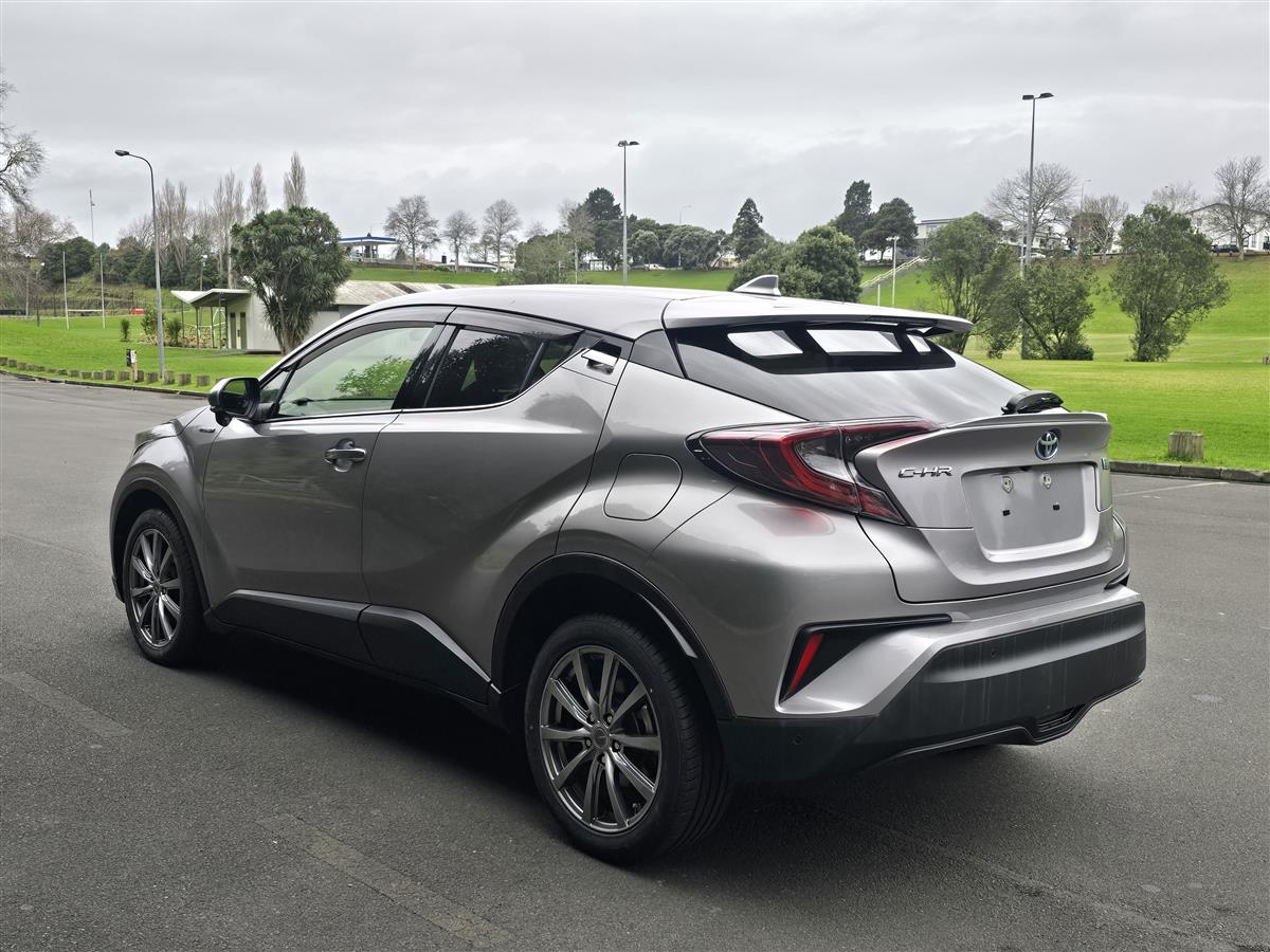 2018 Toyota C-HR thumbnail