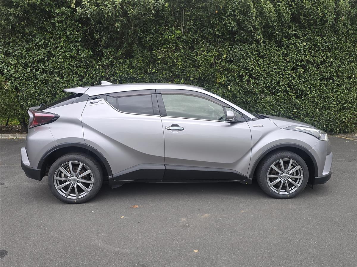 2018 Toyota C-HR thumbnail