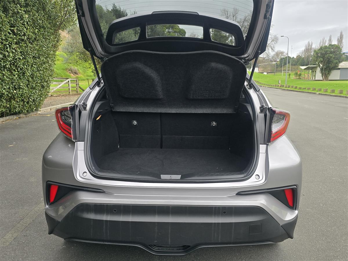 2018 Toyota C-HR thumbnail