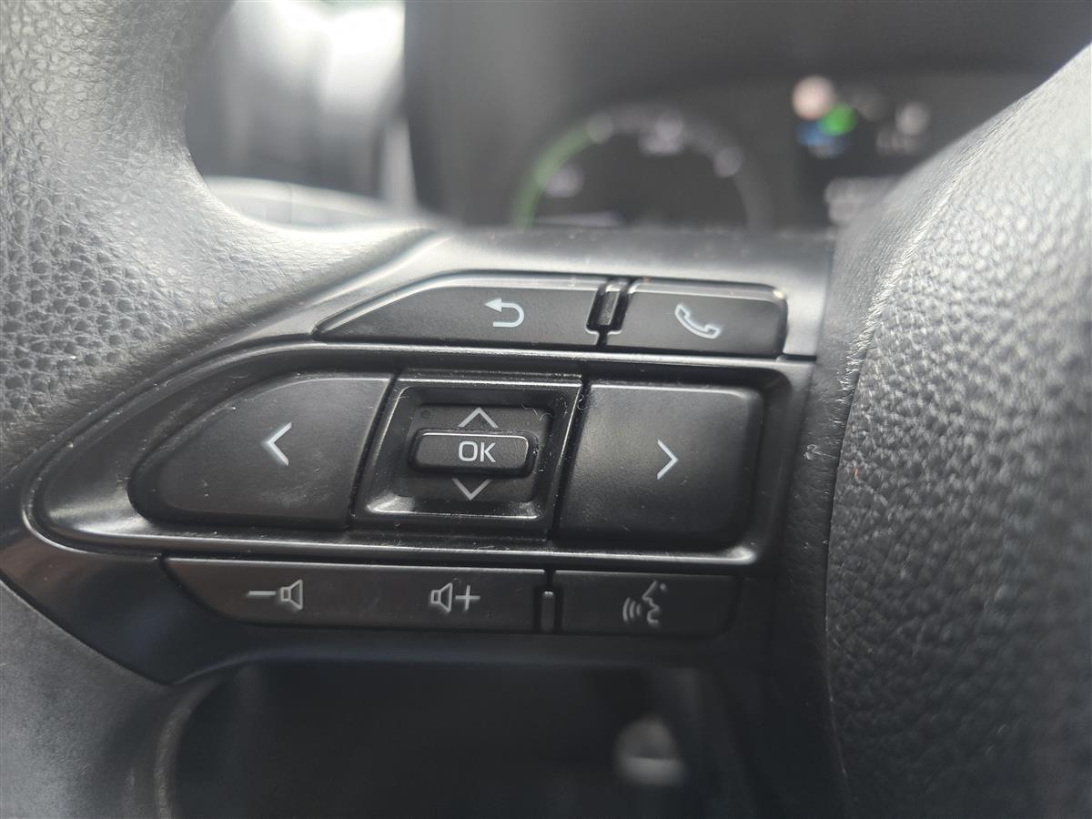 2021 Toyota Yaris thumbnail