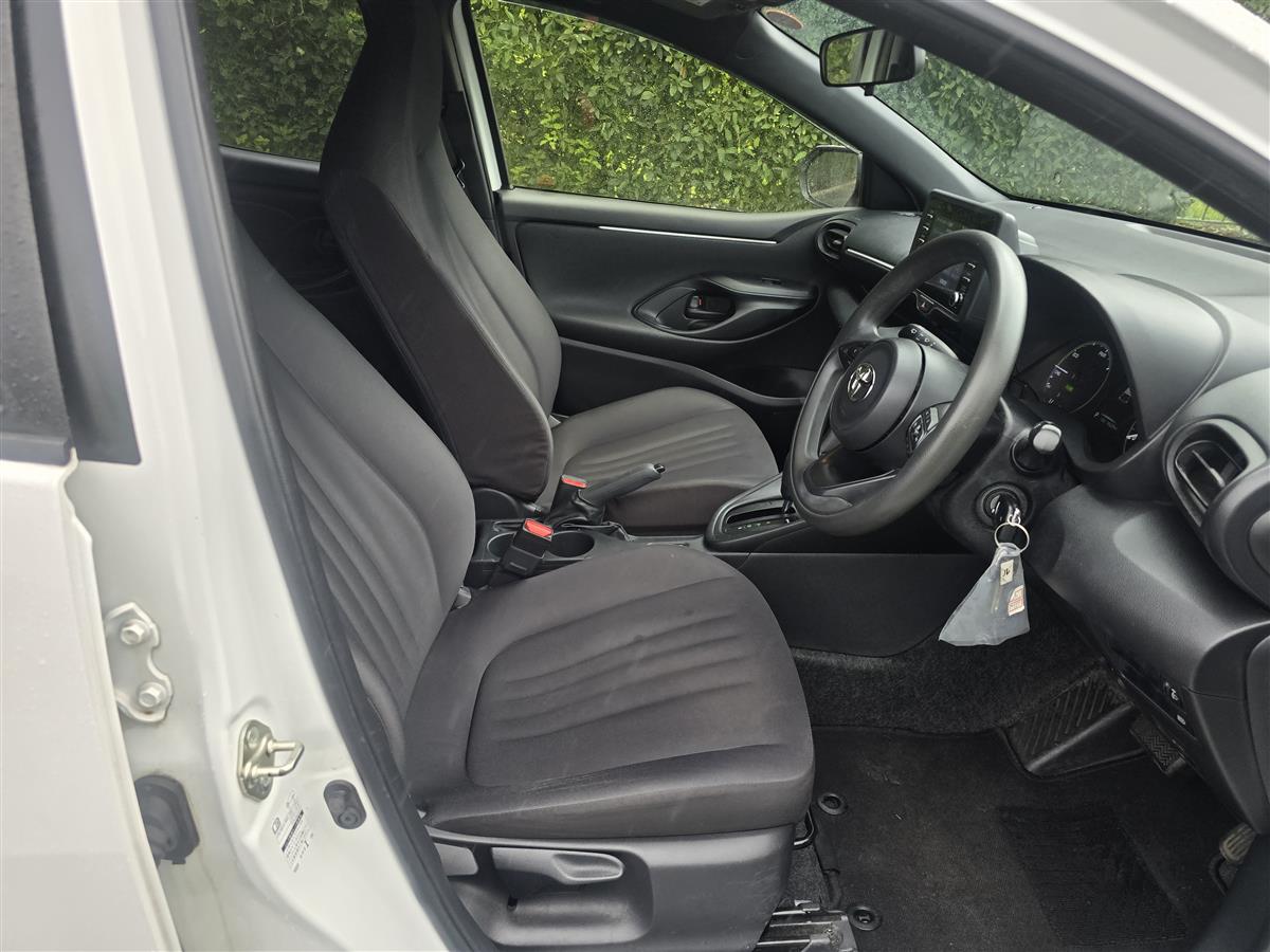 2021 Toyota Yaris thumbnail