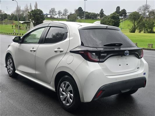 2021 Toyota Yaris thumbnail