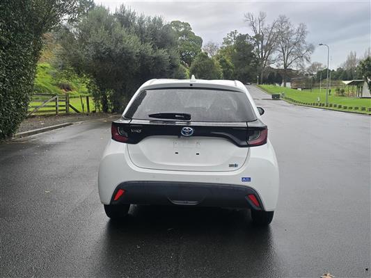 2021 Toyota Yaris thumbnail