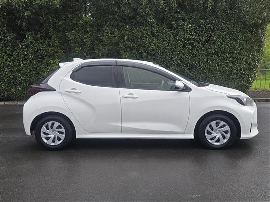 2021 Toyota Yaris thumbnail