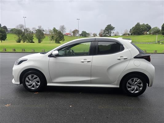 2021 Toyota Yaris thumbnail