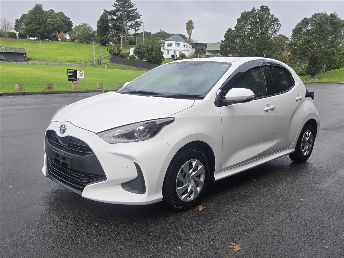 2021 Toyota Yaris thumbnail