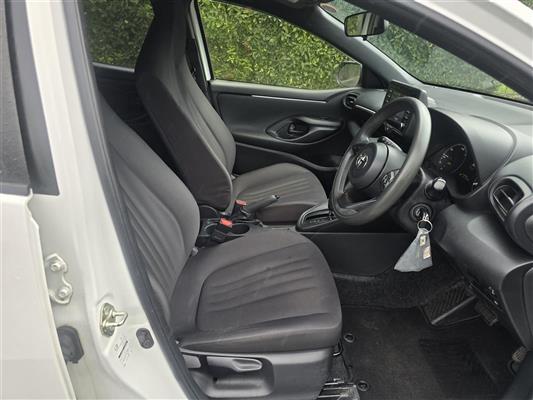 2021 Toyota Yaris thumbnail