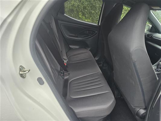 2021 Toyota Yaris thumbnail
