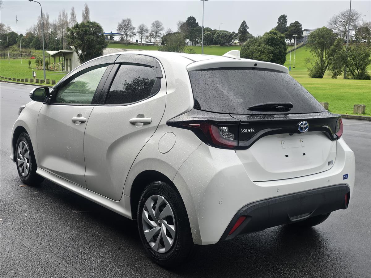 2021 Toyota Yaris thumbnail